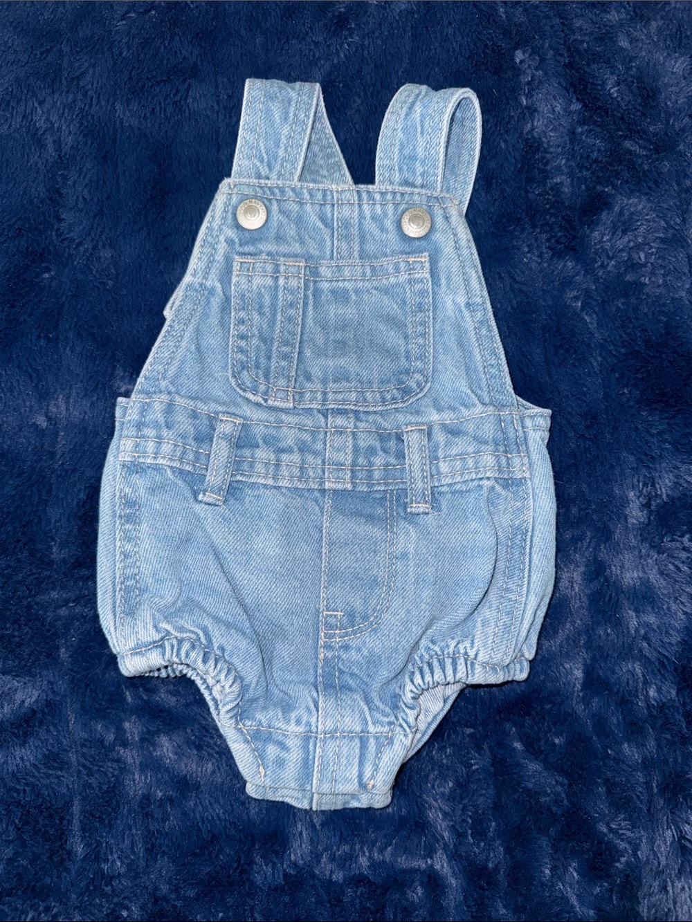 0-3 M Old Navy adorable Light Blue Denim Baby Overalls Romper gender, neutral